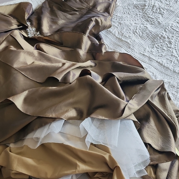 Elegant Strapless Olive Green Evening Gown New With Tags Size 14 - Picture 13 of 15